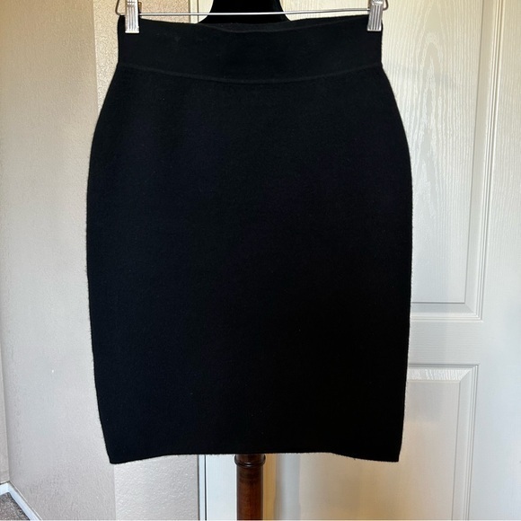 Todd & Duncan Black Cashmere Pencil Skirt‎ Size Medium - Picture 1 of 4